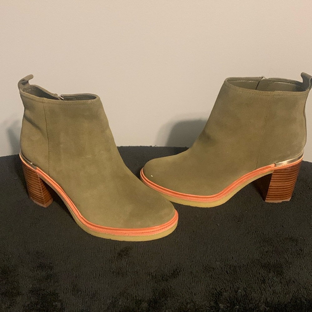 Vince Camuto suede Olive green ankle boot (worn once ) size 8 1/2